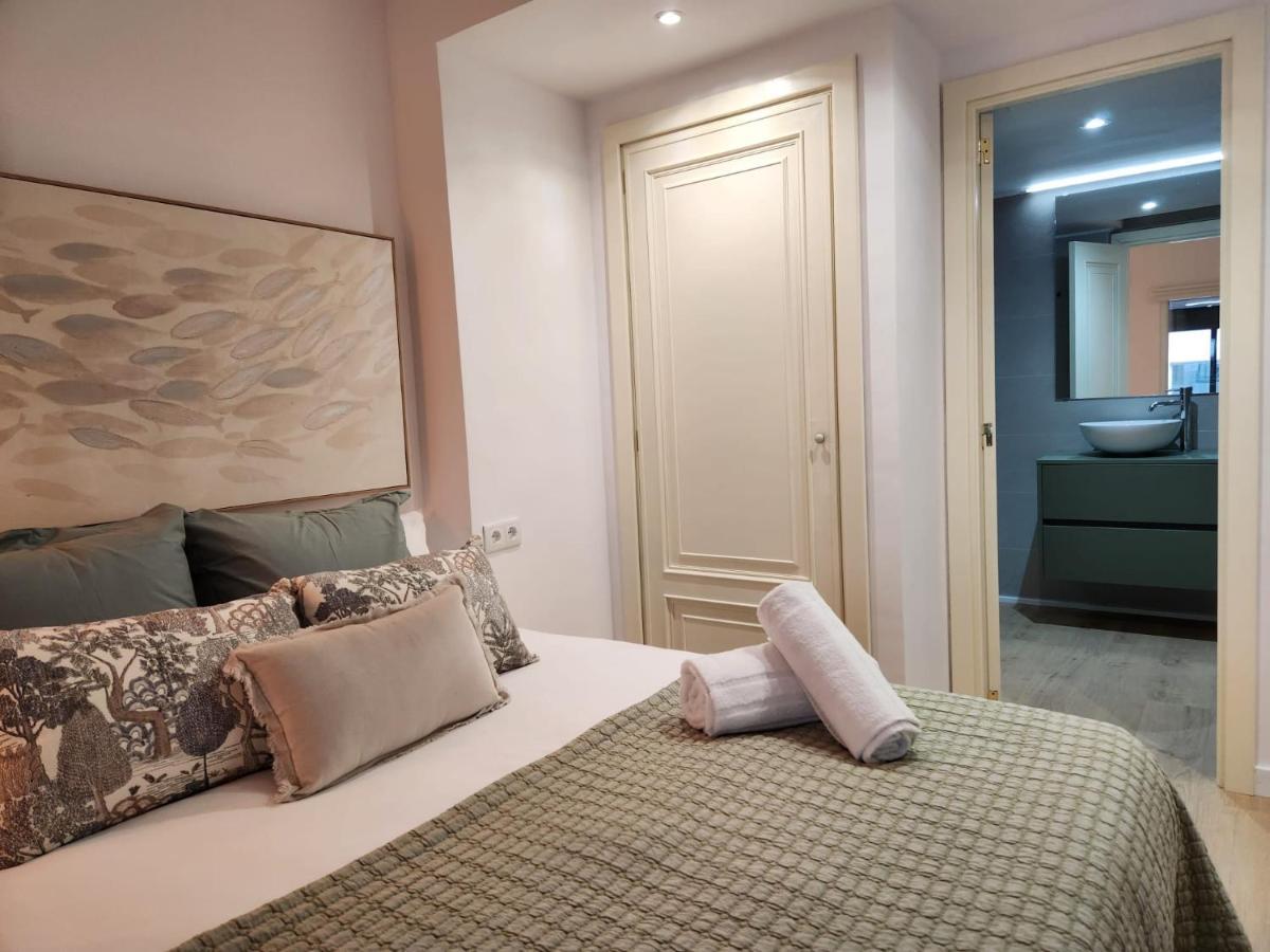 Florit Flats - The Apolo Apartment บาเลนเซีย ภายนอก รูปภาพ