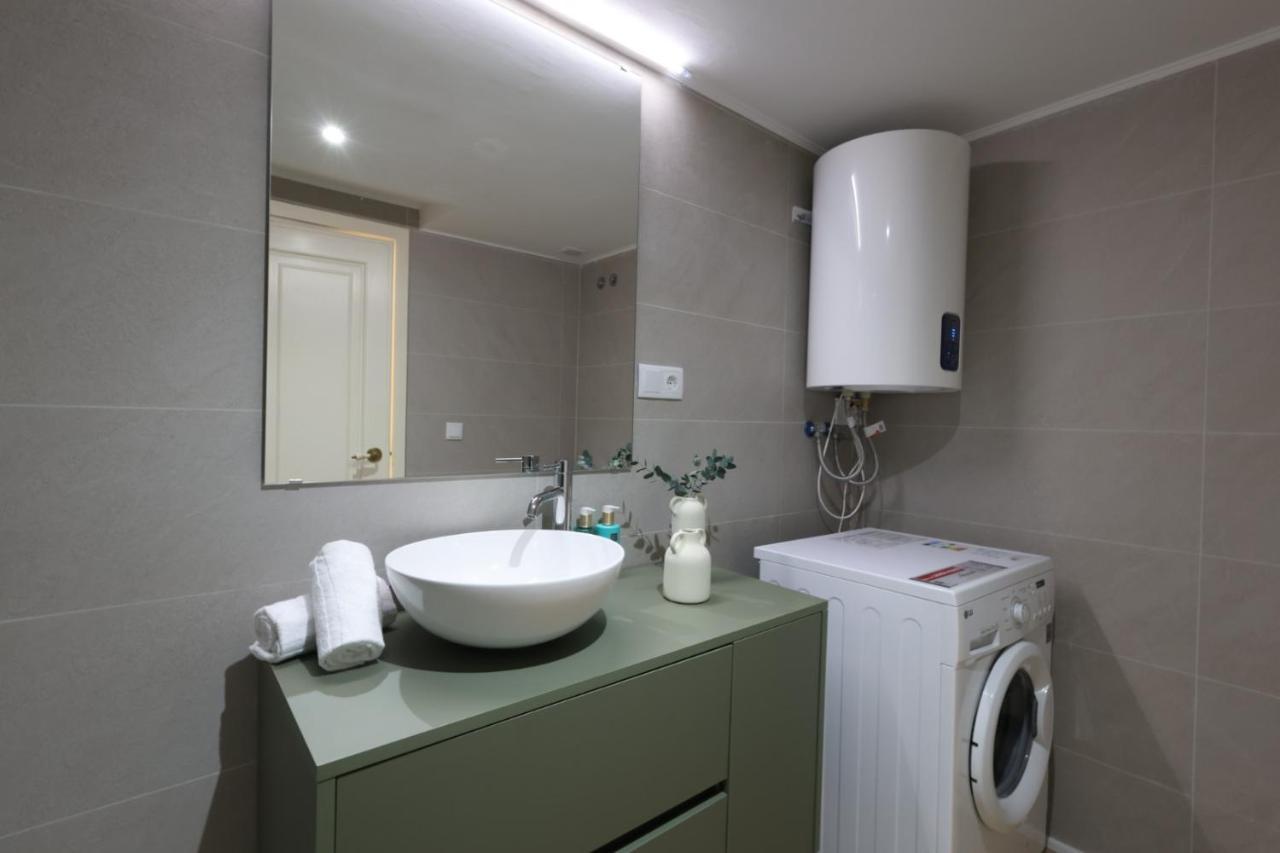 Florit Flats - The Apolo Apartment บาเลนเซีย ภายนอก รูปภาพ
