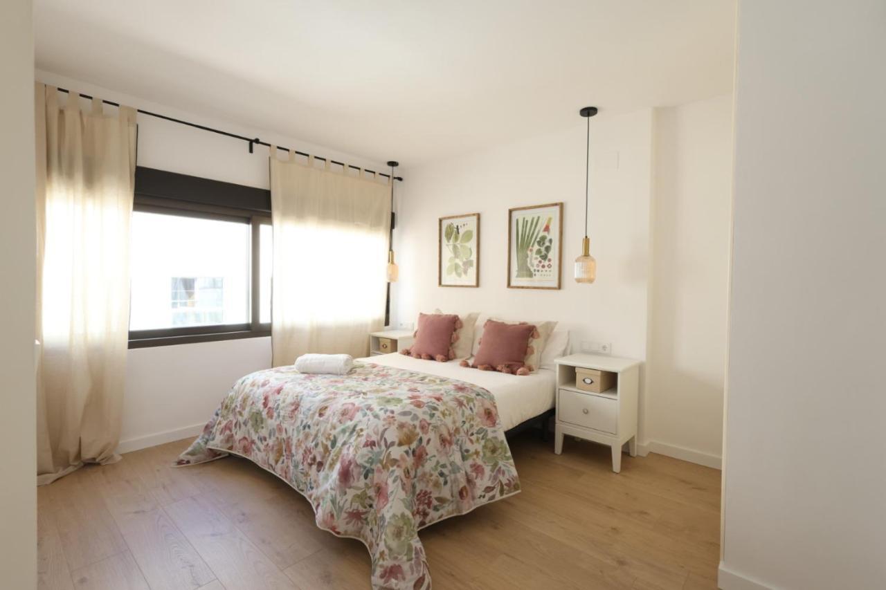 Florit Flats - The Apolo Apartment บาเลนเซีย ภายนอก รูปภาพ