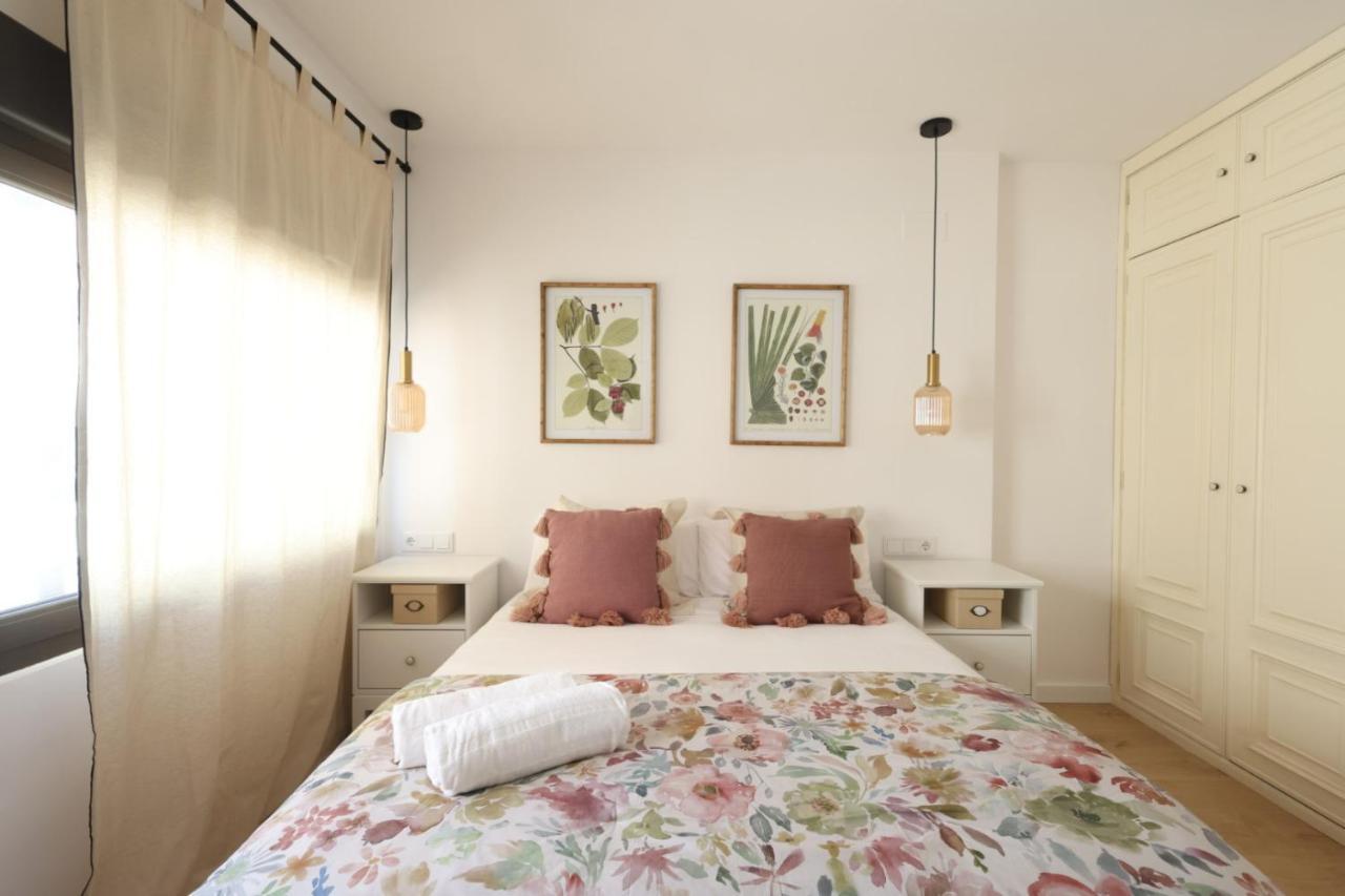 Florit Flats - The Apolo Apartment บาเลนเซีย ภายนอก รูปภาพ