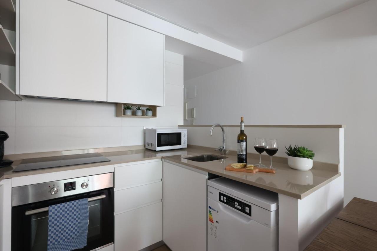 Florit Flats - The Apolo Apartment บาเลนเซีย ภายนอก รูปภาพ